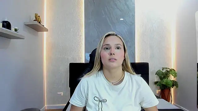 Emmaa white  online show from 05/25/26, 05:30