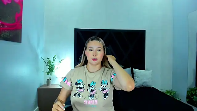 Emmaa white  online show from 07/23/26, 05:44