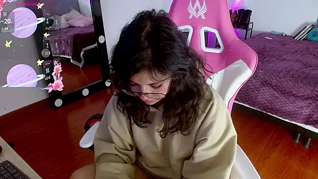 larah uwu online show from 09/17/25, 07:26