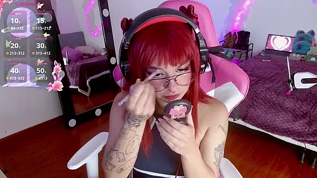 larah uwu online show from 10/03/25, 07:33