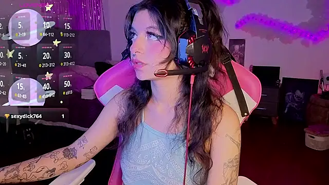 larah uwu online show from 04/04/26, 08:28