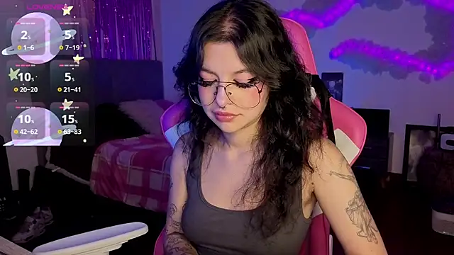 larah uwu online show from 04/20/26, 06:20