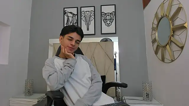 Snapshot of owen__johnson chatting on 09/18/25, 11:23 owen johnson online show from 09/18/25, 11:23