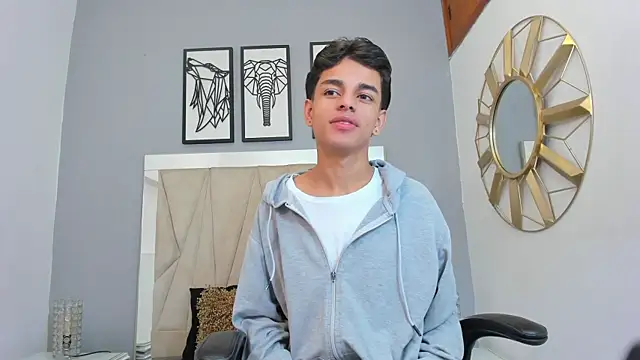 Snapshot of owen__johnson chatting on 10/20/25, 11:32 owen johnson online show from 10/20/25, 11:32