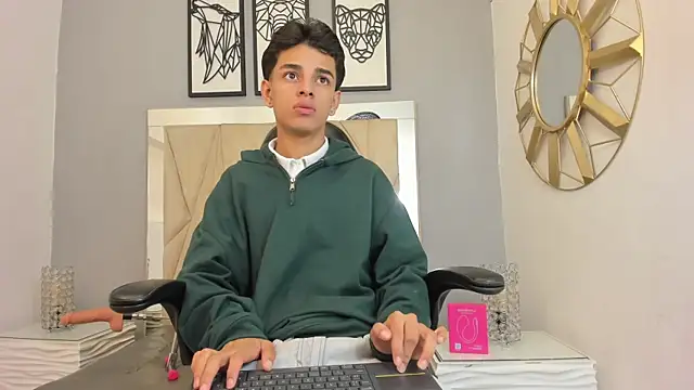 Snapshot of owen__johnson chatting on 10/24/25, 12:12 owen johnson online show from 10/24/25, 12:12