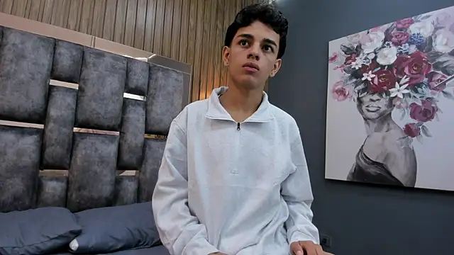 Snapshot of owen__johnson chatting on 10/25/25, 12:02 owen johnson online show from 10/25/25, 12:02