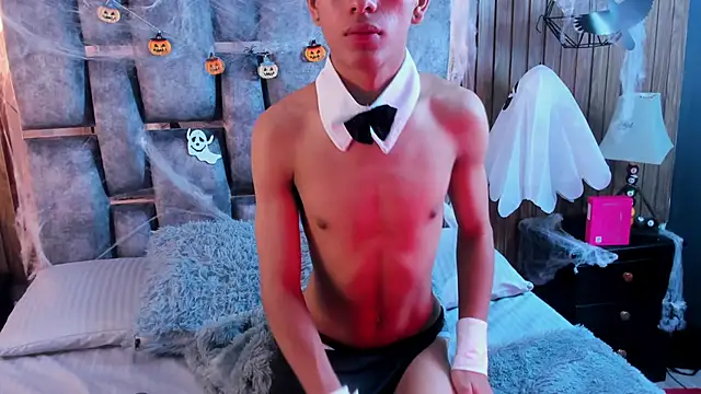 Snapshot of owen__johnson chatting on 10/30/25, 12:17 owen johnson online show from 10/30/25, 12:17