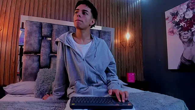 Snapshot of owen__johnson chatting on 11/14/25, 12:15 owen johnson online show from 11/14/25, 12:15