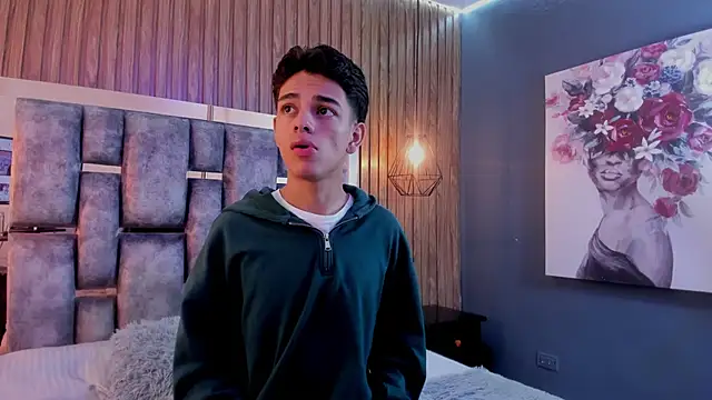 Snapshot of owen__johnson chatting on 11/16/25, 12:00 owen johnson online show from 11/16/25, 12:00