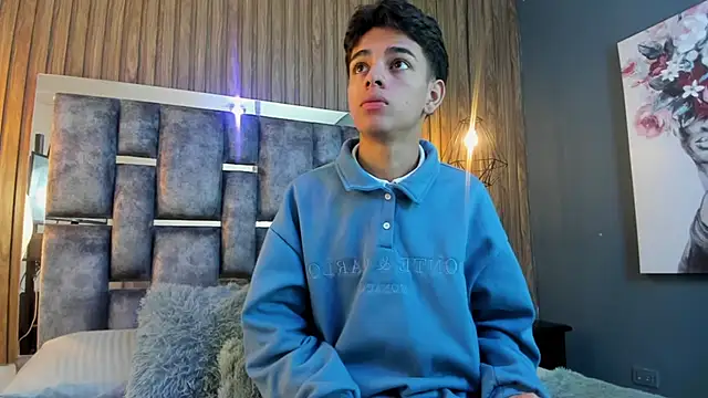 Snapshot of owen__johnson chatting on 11/20/25, 11:43 owen johnson online show from 11/20/25, 11:43