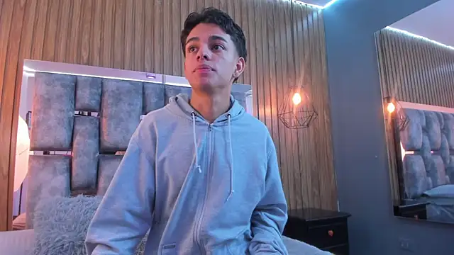 Snapshot of owen__johnson chatting on 11/26/25, 12:06 owen johnson online show from 11/26/25, 12:06