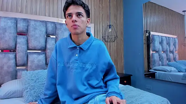 Snapshot of owen__johnson chatting on 11/30/25, 11:47 owen johnson online show from 11/30/25, 11:47