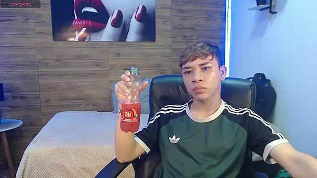 nathanclay online show from 02/11/26, 03:22