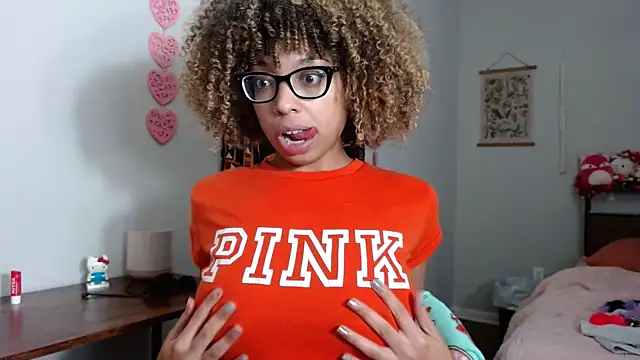 Snapshot of Cherribombzz chatting on 02/17/26, 07:53 Cherribombzz online show from 02/17/26, 07:53