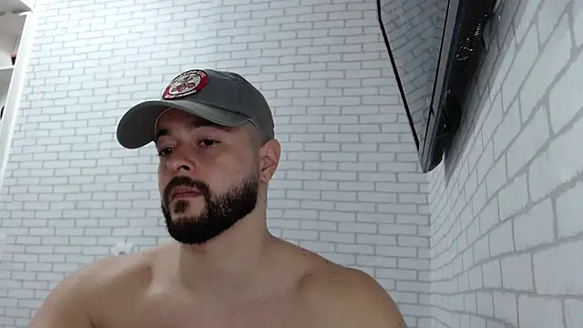 Snapshot of BombeiroHotx chatting on 09/30/25, 08:03 BombeiroHotx online show from 09/30/25, 08:03