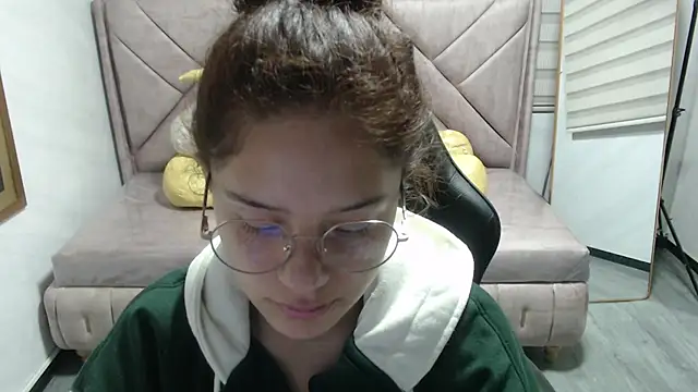 Velvet Moon V online show from 12/16/25, 01:16