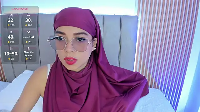 naishaa  online show from 10/24/25, 06:37