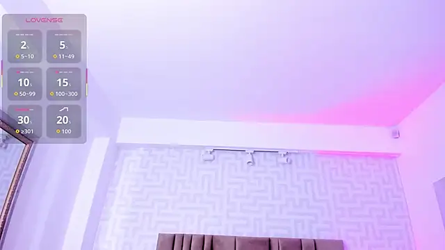 naishaa  online show from 12/18/25, 06:47