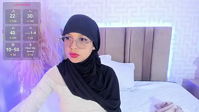 naishaa  online show from 05/14/26, 06:37