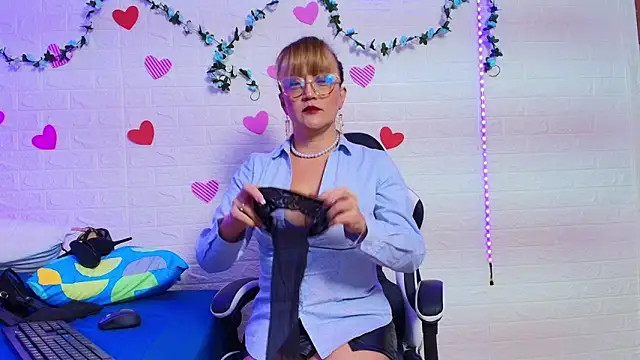 naomi diamond  online show from 10/15/25, 11:10