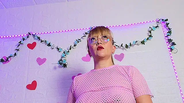 naomi diamond  online show from 11/04/25, 09:03