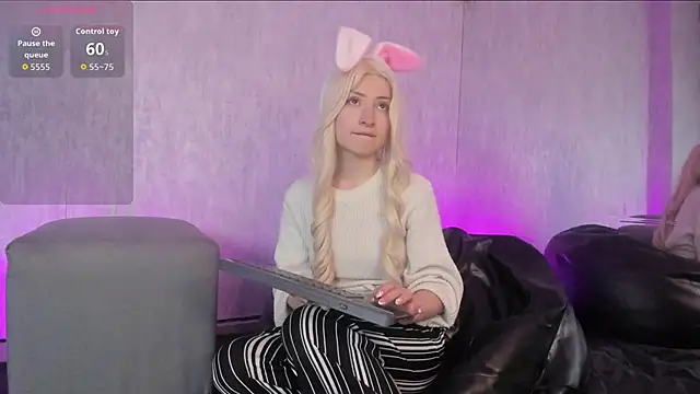 Snapshot of AriMonoban chatting on 11/11/25, 12:16 AriMonoban online show from 11/11/25, 12:16