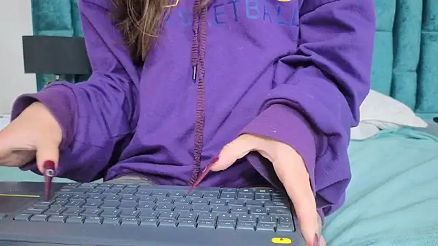 Snapshot of Emma_Foxi chatting on 11/29/25, 02:58 Emma Foxi online show from 11/29/25, 02:58