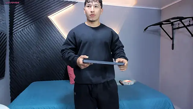 Horny nick18 online show from 03/19/26, 11:47