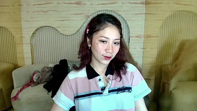 valentina r  online show from 10/18/25, 03:20