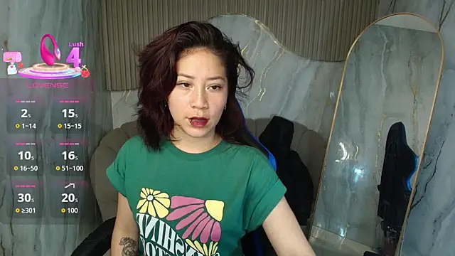 Snapshot of valentina_r_ chatting on 12/22/25, 03:14 valentina r online show from 12/22/25, 03:14