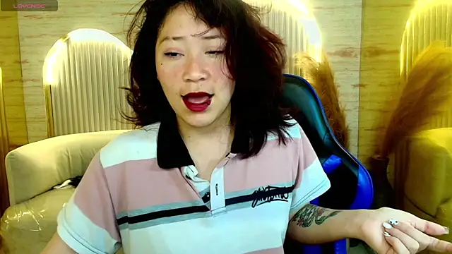 Snapshot of valentina_r_ chatting on 02/20/26, 03:36 valentina r online show from 02/20/26, 03:36