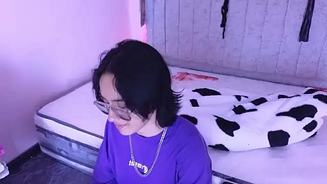 Snapshot of katalinathxandbritney1 chatting on 09/11/25, 08:53 katalinathxandbritney1 online show from 09/11/25, 08:53