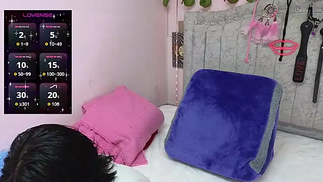 Snapshot of katalinathxandbritney1 chatting on 09/19/25, 09:15 katalinathxandbritney1 online show from 09/19/25, 09:15