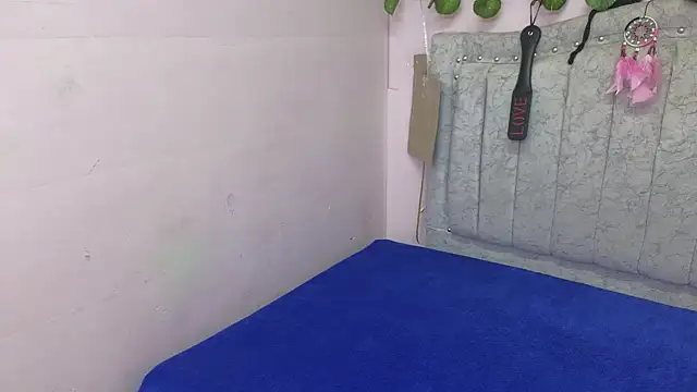 Snapshot of katalinathxandbritney1 chatting on 09/26/25, 10:14 katalinathxandbritney1 online show from 09/26/25, 10:14