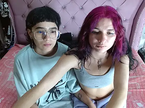 Snapshot of katalinathxandbritney1 chatting on 01/13/26, 03:45 katalinathxandbritney1 online show from 01/13/26, 03:45