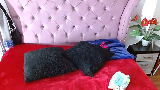 Snapshot of katalinathxandbritney1 chatting on 02/03/26, 04:43 katalinathxandbritney1 online show from 02/03/26, 04:43