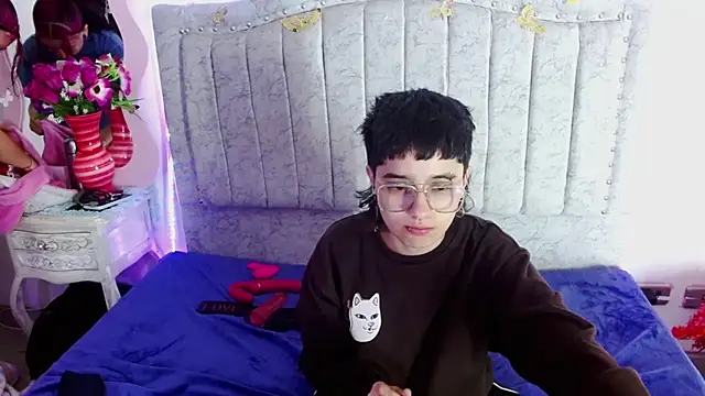 Snapshot of katalinathxandbritney1 chatting on 02/05/26, 03:55 katalinathxandbritney1 online show from 02/05/26, 03:55