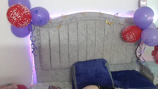 Snapshot of katalinathxandbritney1 chatting on 02/20/26, 04:20 katalinathxandbritney1 online show from 02/20/26, 04:20