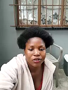 SweetHoney21  online show from 10/05/25, 02:15