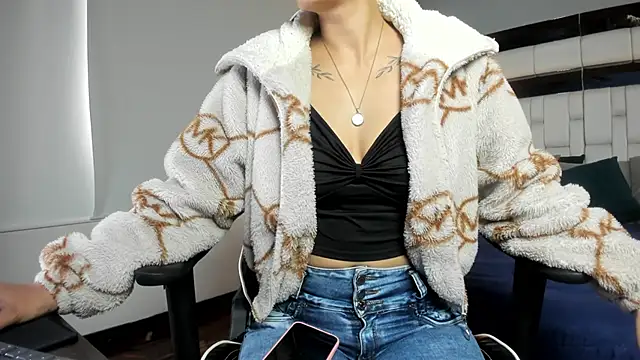 Adhara7 online show from 10/23/25, 08:07