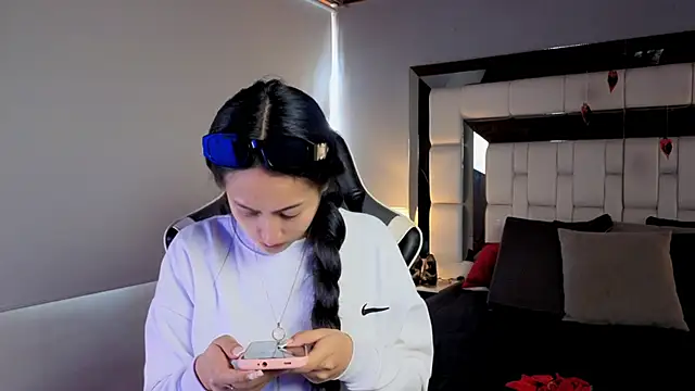 Adhara7 online show from 02/25/26, 08:18