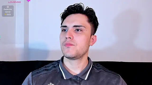 Snapshot of jasonxd9898 chatting on 11/14/25, 01:04 jasonxd9898 online show from 11/14/25, 01:04