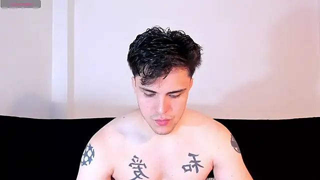 Snapshot of jasonxd9898 chatting on 11/18/25, 01:11 jasonxd9898 online show from 11/18/25, 01:11