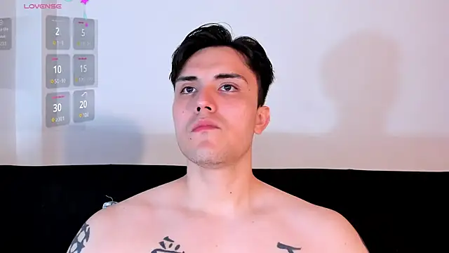 Snapshot of jasonxd9898 chatting on 11/22/25, 01:26 jasonxd9898 online show from 11/22/25, 01:26