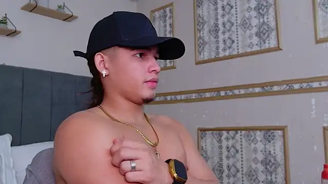 Snapshot of Riky_Strong chatting on 11/05/25, 03:28 Riky Strong online show from 11/05/25, 03:28