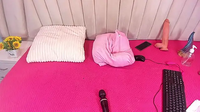 wetmoonhott online show from 07/23/26, 12:36