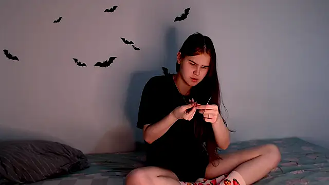 litle owl online show from 10/23/25, 03:33