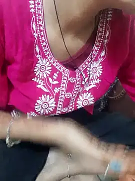 Snapshot of Naira-Tripathi chatting on 10/17/25, 05:54 Naira-Tripathi online show from 10/17/25, 05:54