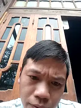 Snapshot of DungLuongg chatting on 10/25/25, 11:32 DungLuongg online show from 10/25/25, 11:32