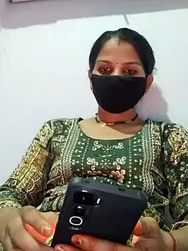 poojam93 online show from 10/18/25, 03:57